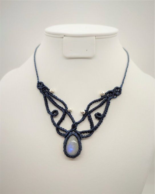 Collier amulette "Dana" Labradorite blanche