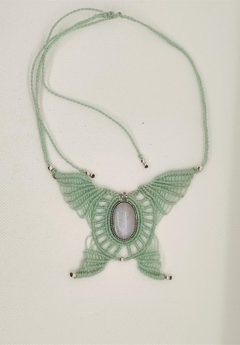 Collier amulette "Papillon"